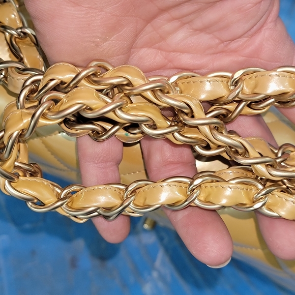 AuthenticCHANEL Jumbo XL single classic flap in a Creamy Gold patent leather ✨️ - Picture 8 of 17